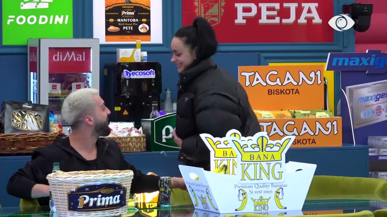 Hajde ha pak makarona…/ Gjesti ngacmon Eglin, batuta me banoren