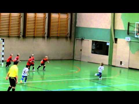 SVN Bambinis 2010/11 - Noahs Grandioser Freistoßtrick zum 1-0 gegen Gudensberg.mov