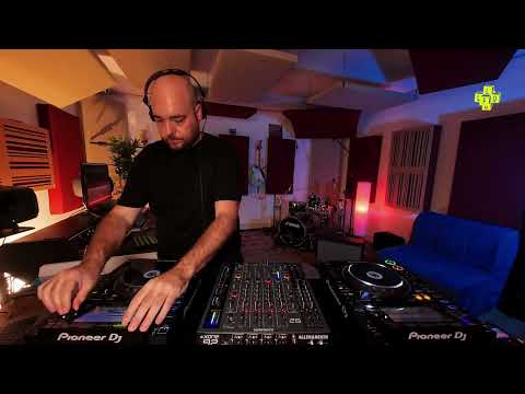 Robert T. Master | LFO Studio