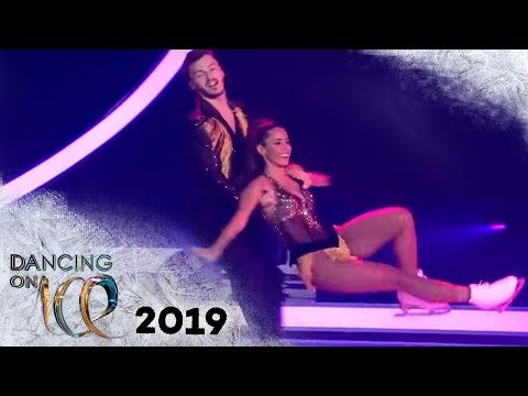 Sarah Lombardi & Joti perform their magical "Holiday on Ice" routine | Dancing on Ice | SAT.1