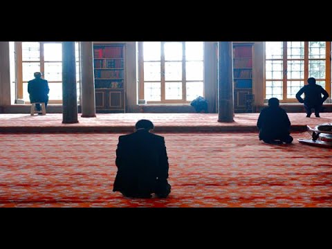 A lejohet të falesh me mëngët e përveshura? - Dr. Imam Ahmed Kalaja