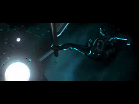 Alyssa Milano charms Clu on the Grid! Meet AlyssaTron!