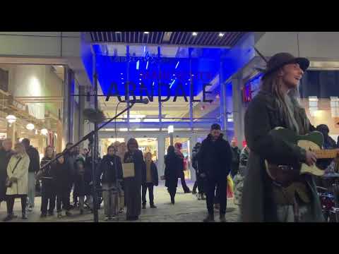 "I PREDICT A RIOT" BY RUFF TRADE  BUSKING IN MANCHESTER 24/1/26