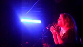 Diana Vickers - N.U.M.B  (Live at the Glee Club)