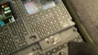 preview picture of video 'Quick glance at the LearJet 45 cockpit'