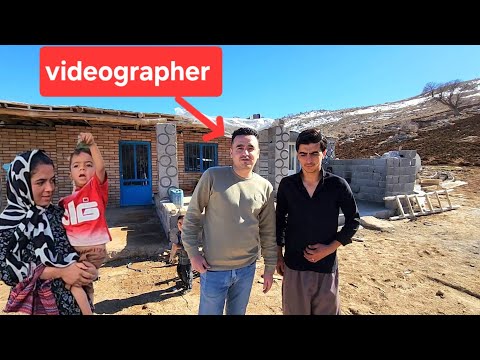 🎥The operator and cameraman meet with the channel's viewers and Abu carpets the new room