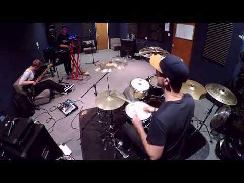 Fast Drum Beat - Artur Bromfield