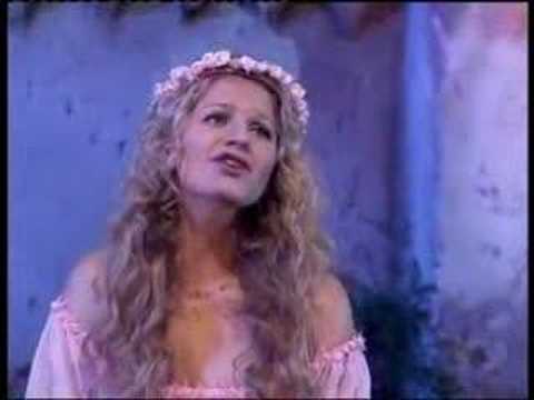 Andre Rieu introduces Mirusia Louwerse  - 'Solveig's Song'