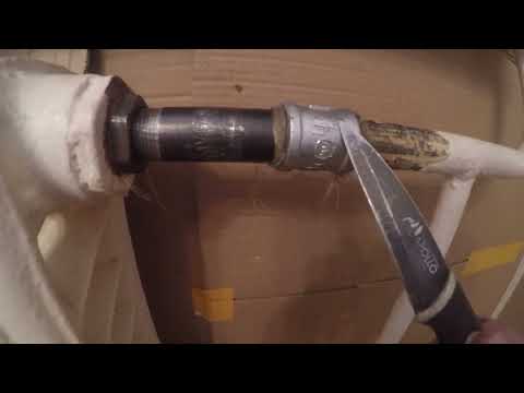 Замена подводки к чугунной батареи с помощью сгона.