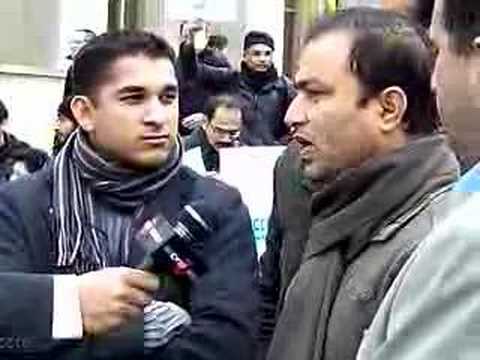 Protest of Pakistanis in Paris against Emergency 10