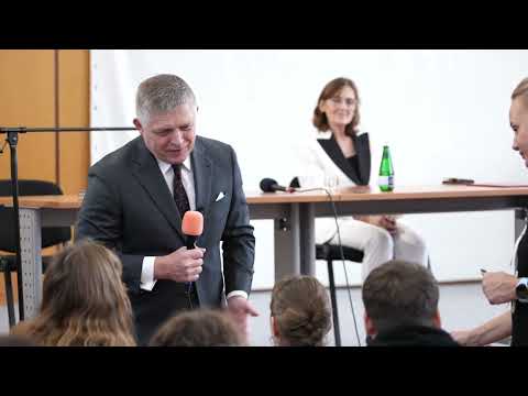 Zverejňujeme celý záznam z diskusie R. Fica so študentmi, aby všetci videli ako médiá krivia realitu