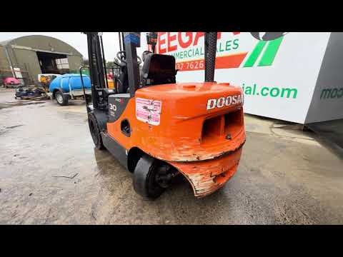2011 DOOSAN 3 TON DIESEL FORKLIFT .....114P - Image 2