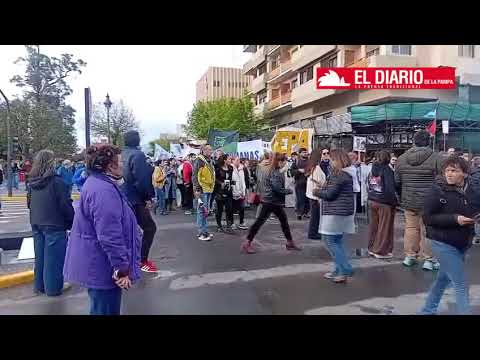 La UNLPam marcha en Santa Rosa por el financiamiento universitario