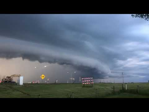 Stormy Conditions Produce Huge Shelf Cloud in Wisconsin