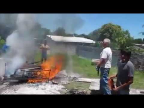 SE PRENDE FUEGO EL ASADO - VIDEO DIVERTIDO - Locos X la Parrilla