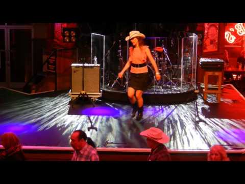 LULLABY WALTZ Line Dance (Teach) - Séverine Moulin Billy Bob's