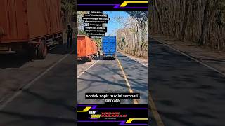 Download lagu Consequences of crossing the line and passing, truck gets ticketed on the Ngawi forest road #shorts mp3