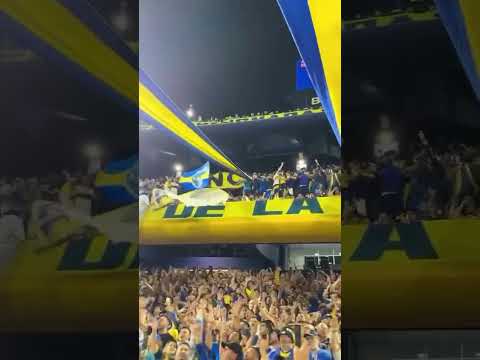 "Pasan los años Pasan los jugadores La 12 está presente no para de alentar#bocajuniors #Boca #xeneize" Barra: La 12 • Club: Boca Juniors • País: Argentina