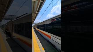 Download lagu KA CIKURAY Melintas Stasiun Tambun - Hunting Kereta Api Ngebut mp3