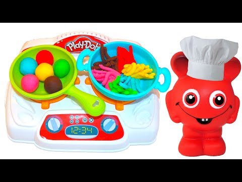 Babblarna steker köttbullar och gör spaghetti i Play Doh i olika färger- Lek & lär med Babblarna