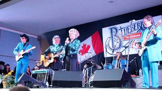 The keys in the mailbox Connie Smith sings at Blueberry Bluegrass Festival 2011  Stony Plain Alberta 054