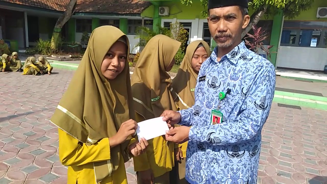 Penyerahan Hadiah Lomba Classmeeting
