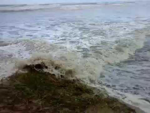 ressaca no mar em balneário gaivota sc
