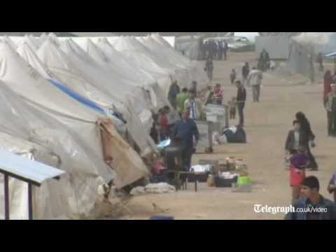 Syrian refugees flood into Turkey