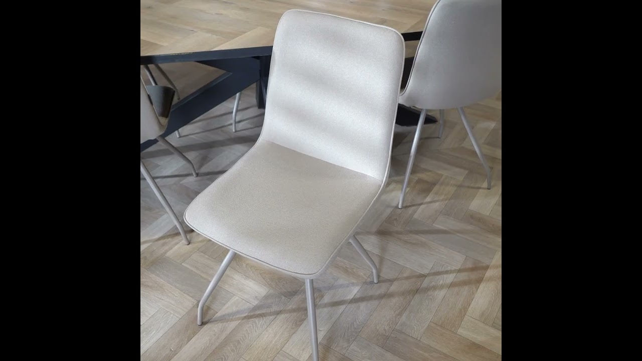 Scandinavische eetkamerstoel Pippi taupe gerecyclede stof