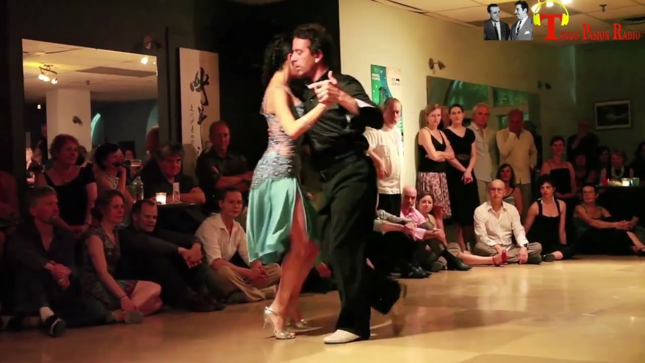 DE PURO GUAPO Pedro Laurenz - Juan Carlos Casas Ballano: Pablo Inza - Marianna Dragone