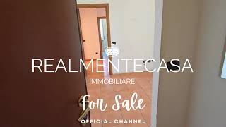 3 locali di 85 mq con 2 balconi e cantina. 4° e ultimo piano con ascensore.