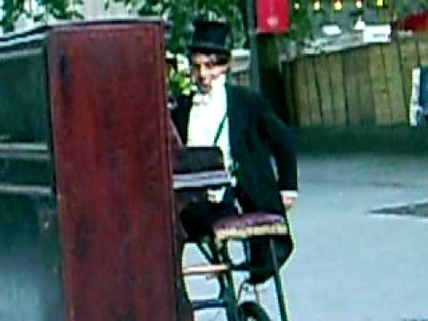 Edinburgh Festival 2009 - The Piano Cyclist