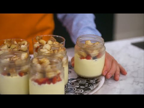 Kökets baktips: Fläderparfait med kardemummakrutonger och bär - Köket