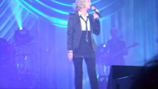 Olivia Newton-John, Live at the Brighton Centre, 14.03.2013, &quot; Pearls on a Chain &quot;