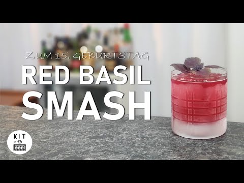 Classic in red: Red Basil Smash - Jörg Meyers Gin Basil Smash wird 15 und kommt in Rot zu Feier!