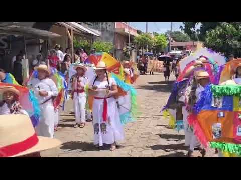 Estudiantes de Santo Domingo presentan danza folklórica en feria de San Lorenzo, Such.