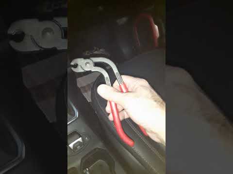 Alicate de tapeceiro como ele é? Para que serve?
