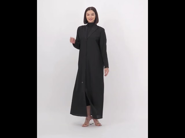 عباية بـ ياقة مقفلة تطريز أسود
