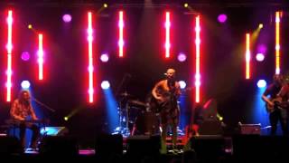 NELL BRYDEN - BUILDINGS AND TREETOPS (LIVE AT V FESTIVAL CHELMSFORD)