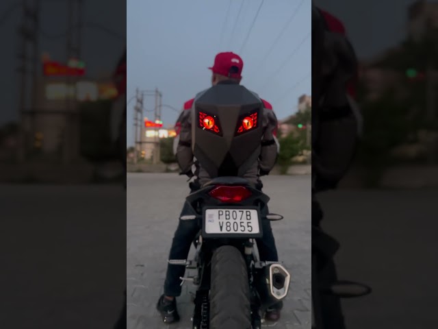 Vídeo relacionado con GAOUTO 6 luces LED intermitentes con clip para niños, 2 modos, 4 reflectores LED, luz de seguridad, clip LED, cinta de luz reflectante para niños, mochila de seguridad infantil, bolsa de deporte,