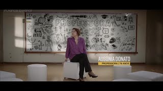 Professora Ausonia Donato é homenageada por ex-alunos.