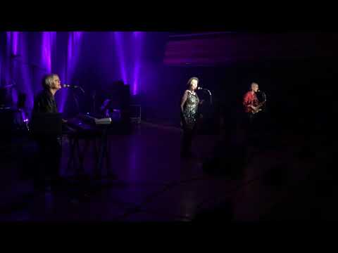 Hazel O’Connor “Chasing Cars” (The Apex 01/12/2017)