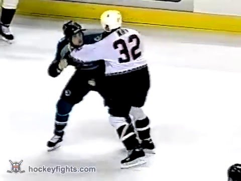 Todd Harvey vs Brad May