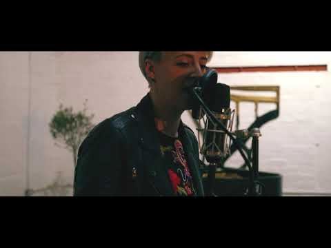 Lindsay Dracass - 'Not Mine' | Live Studio Session