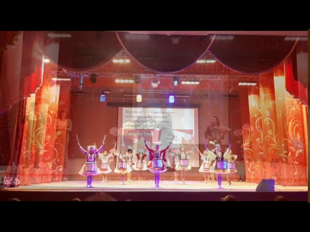 Бүген Азнакайда укытучыларны бәйрәм белән котладылар