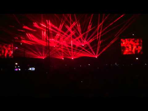 LIVE 'Heart is my Religion' - Swedish House Mafia do pumping remix of 'Losing My Religion'