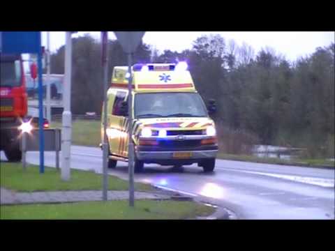 Ambulance 02-114 Leeuwarden met spoed onderweg naar ziekenhuis 'de Sionsberg'