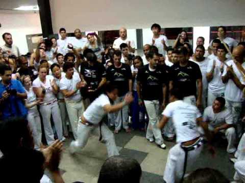 Mestra Maga vs Mestra Jo (Rio Capoeira 2011)