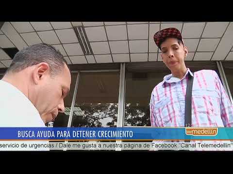 Está de visita en Medellín el hombre más alto de Colombia