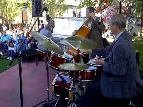 Oliver Jones Jamin' in St-Henri, on a sunny Thanksgiving Sunday.